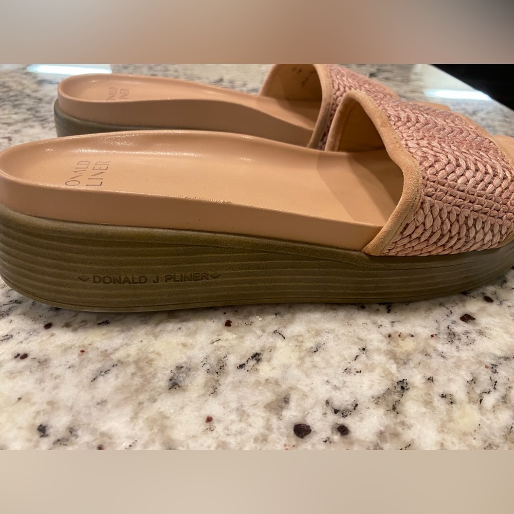 Ladies Donald Pliner, Size 11 shoes